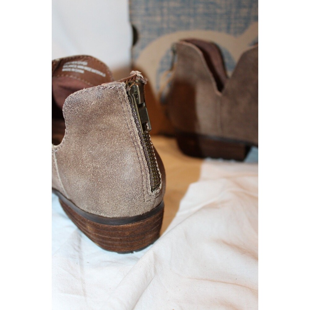 BORN Kerri Ankle Flat Bootie Boots Leather Western Comfort 7 Taupe Distressed - Picture 6 of 7